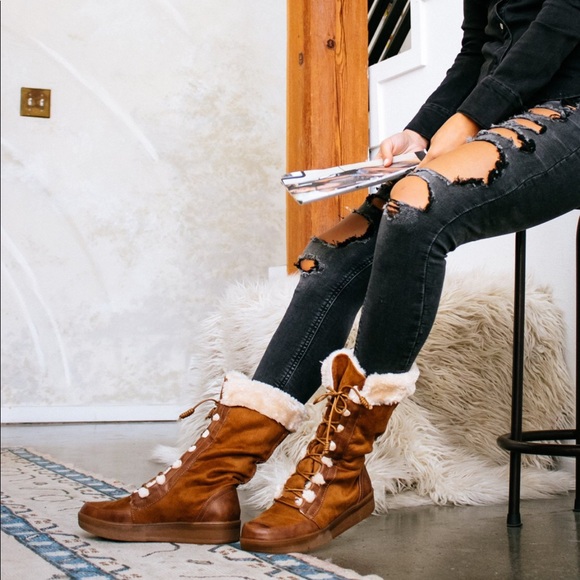 🔥LAST ONE SIZE 10🔥 Ankle Grazing  Boot - Picture 2 of 5